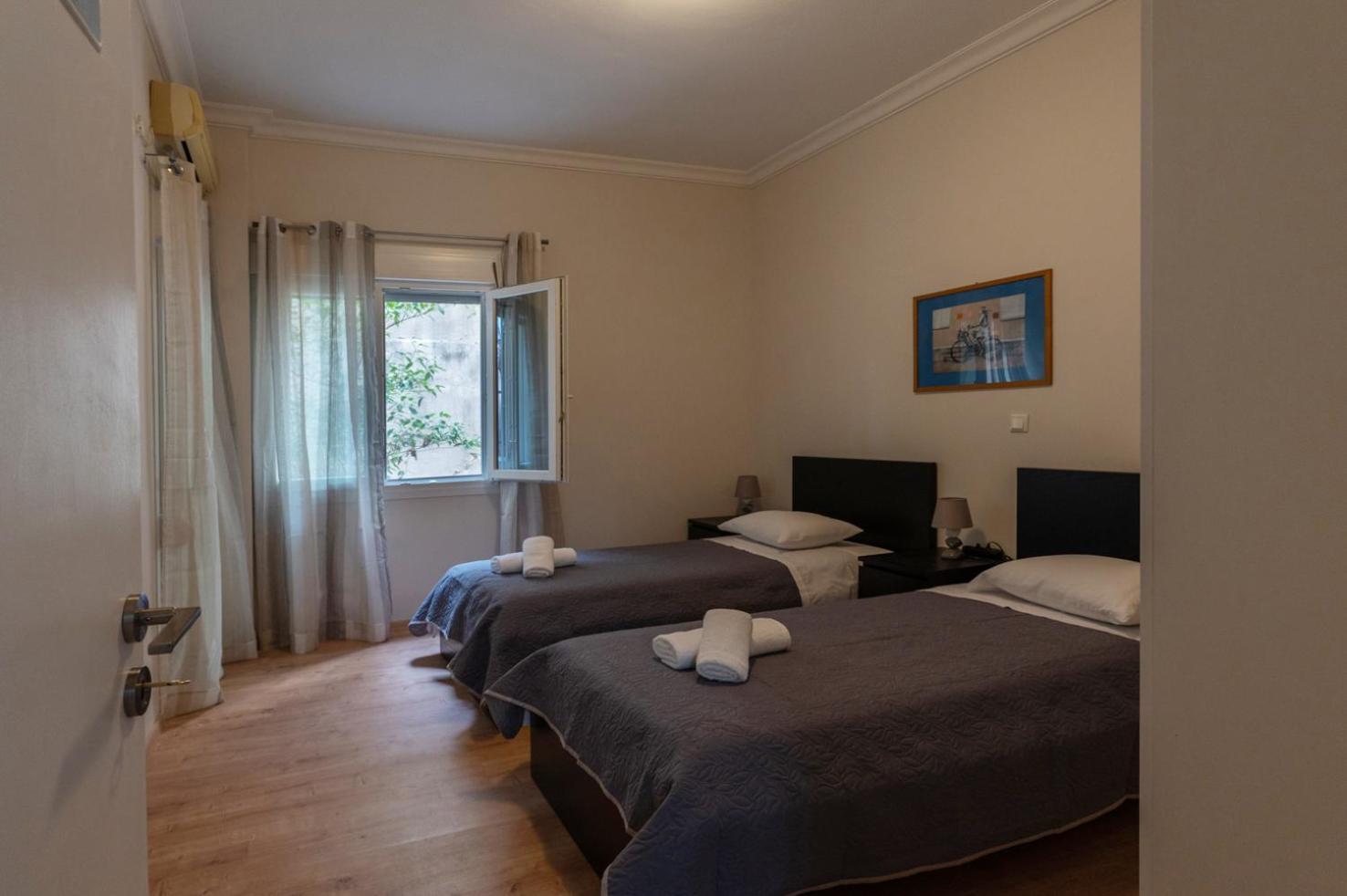 Entire Apt, 2 Bdrm, City Center เอเธนส์ ภายนอก รูปภาพ