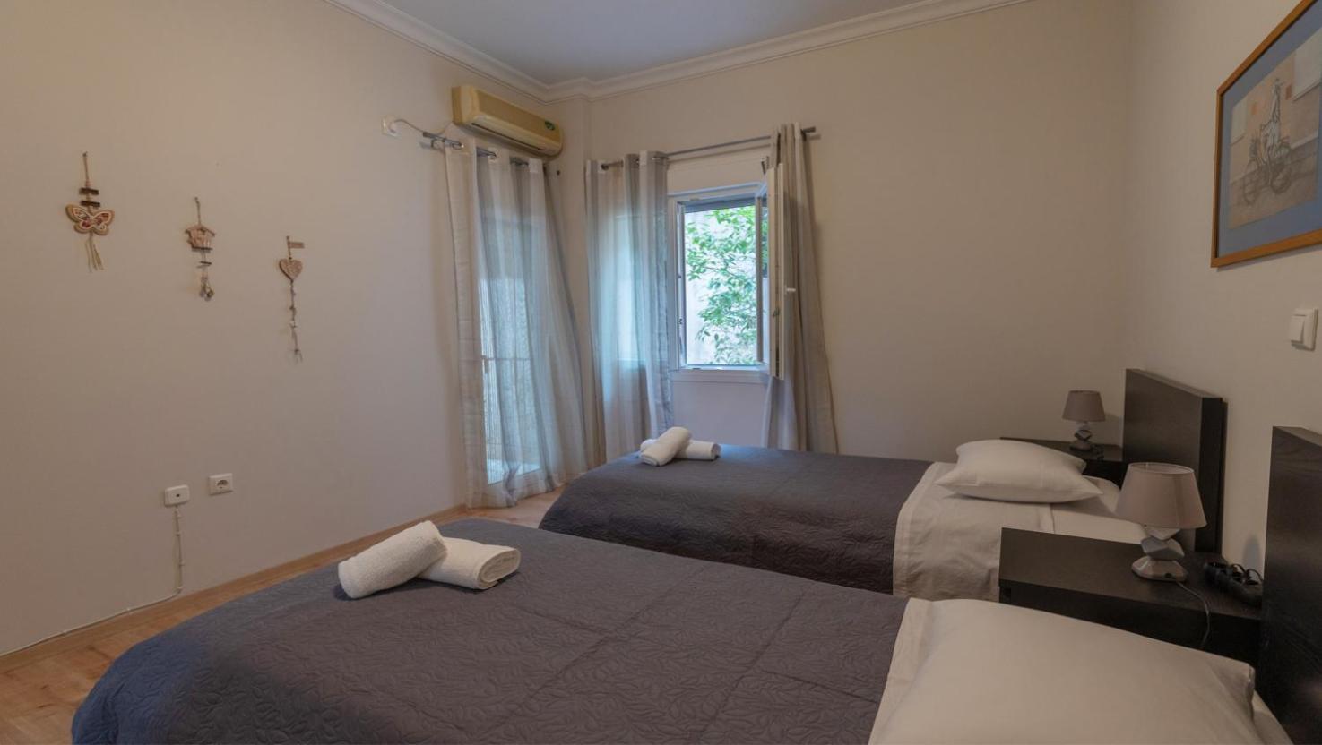 Entire Apt, 2 Bdrm, City Center เอเธนส์ ภายนอก รูปภาพ