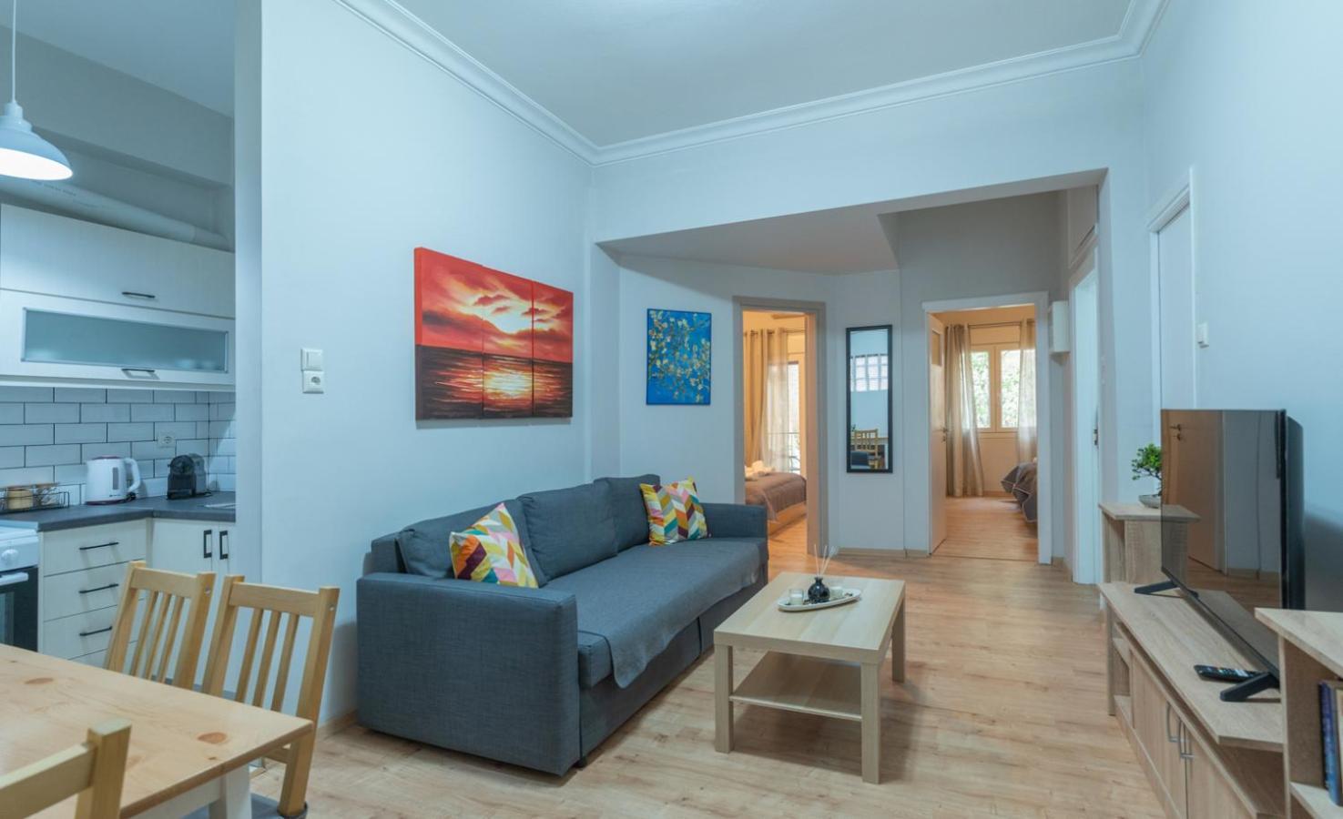 Entire Apt, 2 Bdrm, City Center เอเธนส์ ภายนอก รูปภาพ